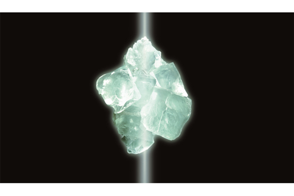 A synthetic fluorite crystal