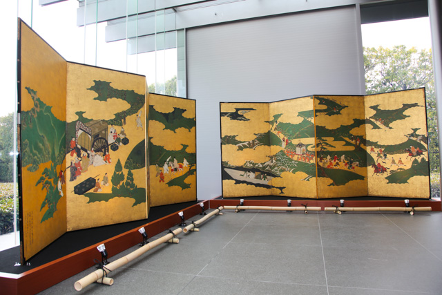 Scenes from The Tale of Genji installed at the Byodoin Museum Hoshokan