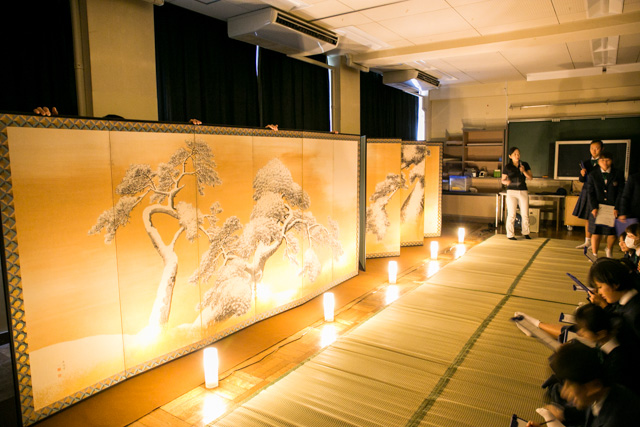 Students view the folding screens