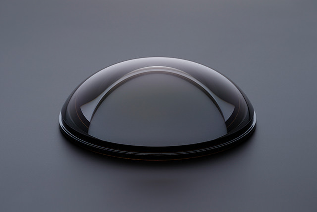 A lens element used in the EF11-24mm f/4L USM, which has the world’s largest lens diameter.
