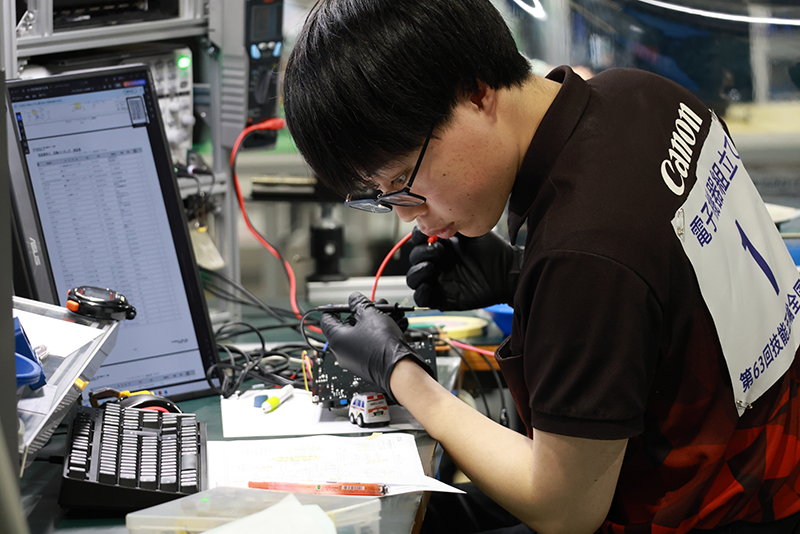 Image of electronic device assembly