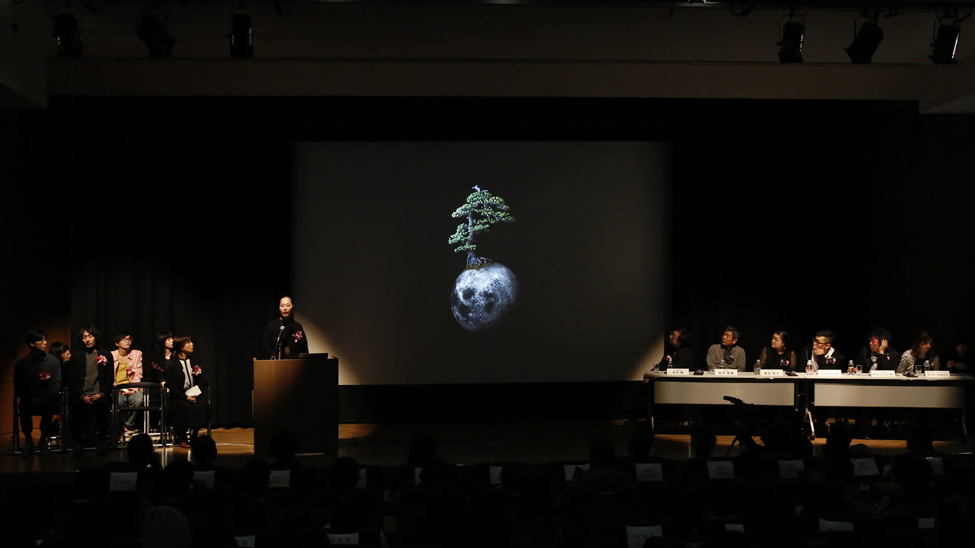 Report on the Public Grand Prize Selection Meeting for the 2016 New Cosmos of Photography (39th Edition)
