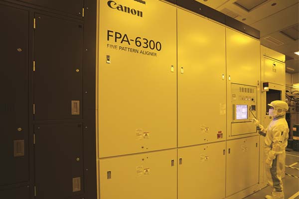 An FPA-6300ES6a system operating in a factory