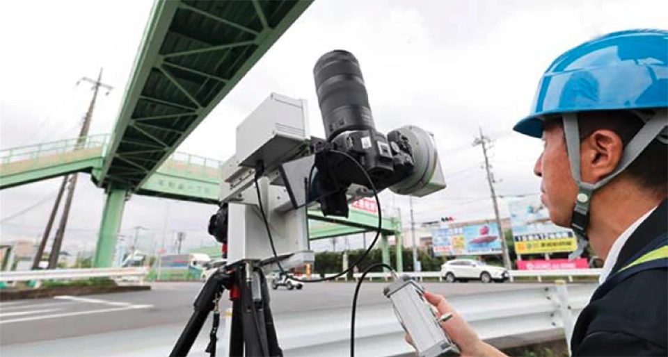 Photographing a pedestrian bridge