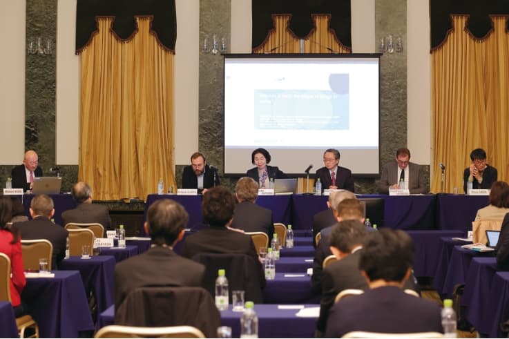 Japanese and French experts lead a workshop on economic trends in the EU and Japan