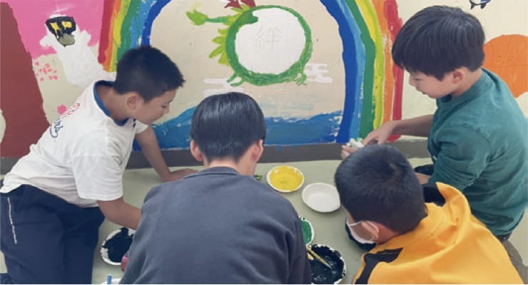 Children creating murals