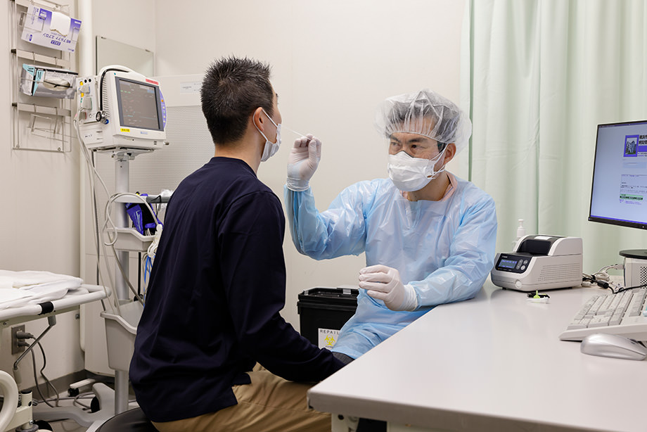 Dr.Kato performing the test