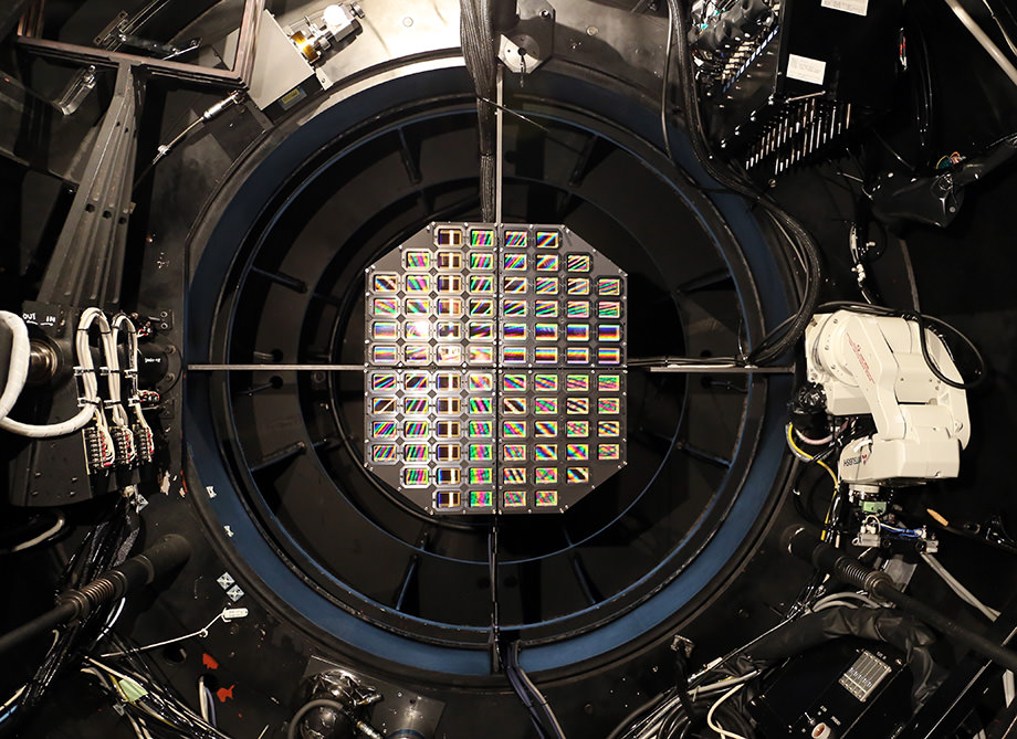 Photo of the Tomo-e Gozen camera that is installed in the focusing area of the Kiso Schmidt telescope. It is equipped with 84 ultra-high-sensitivity Canon CMOS sensors
