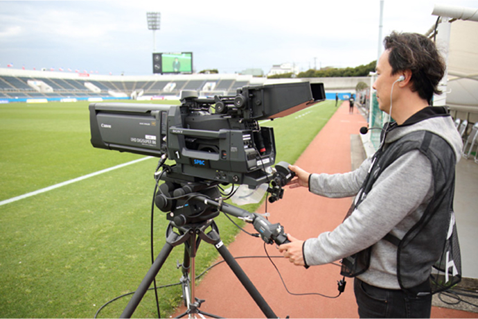 The field zoom lens “UHD-DIGISUPER 86” used for soccer 4K broadcasting.