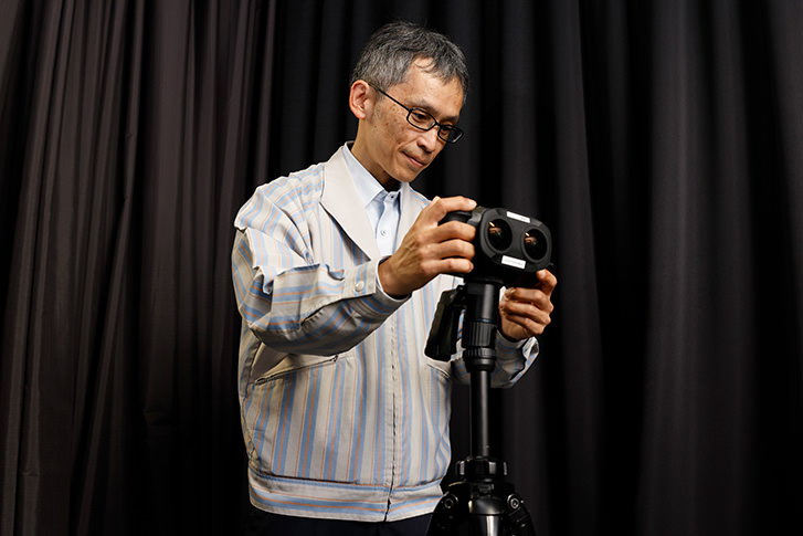 During development, the team conducted many tests on the lenses under different environments, including darkrooms.
