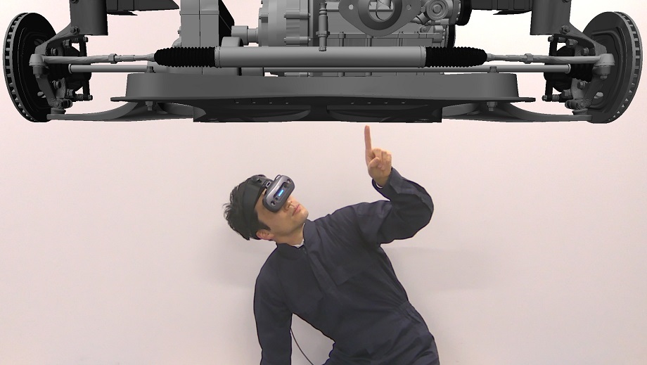 A thinner headset better expresses an object’s actual size