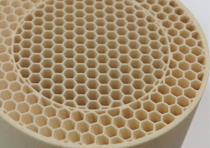 Honeycomb structure (combination of helical and straight pores)