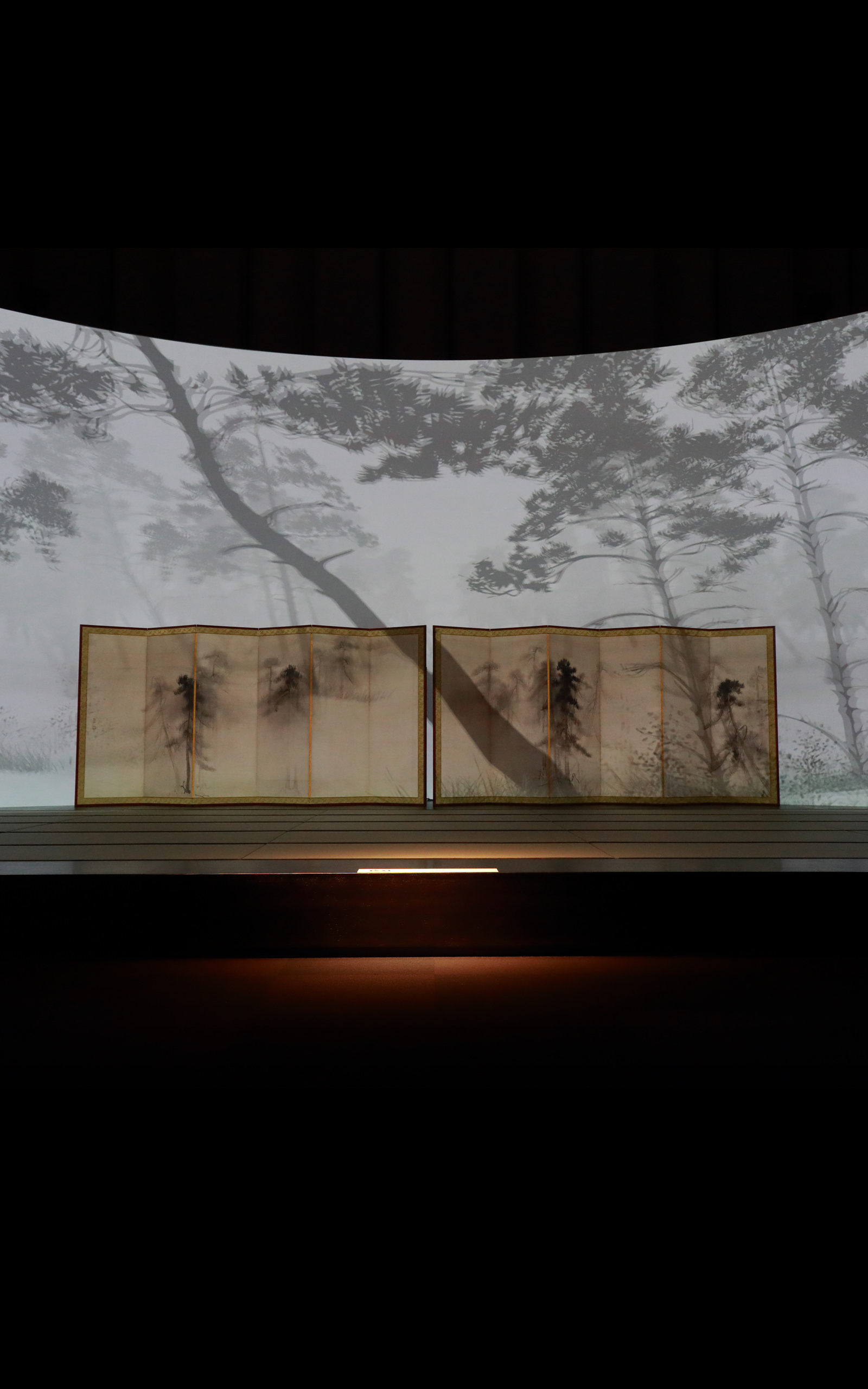 Family Gallery: Diving into Screen Paintings: A New Way to Experience Japanese Art