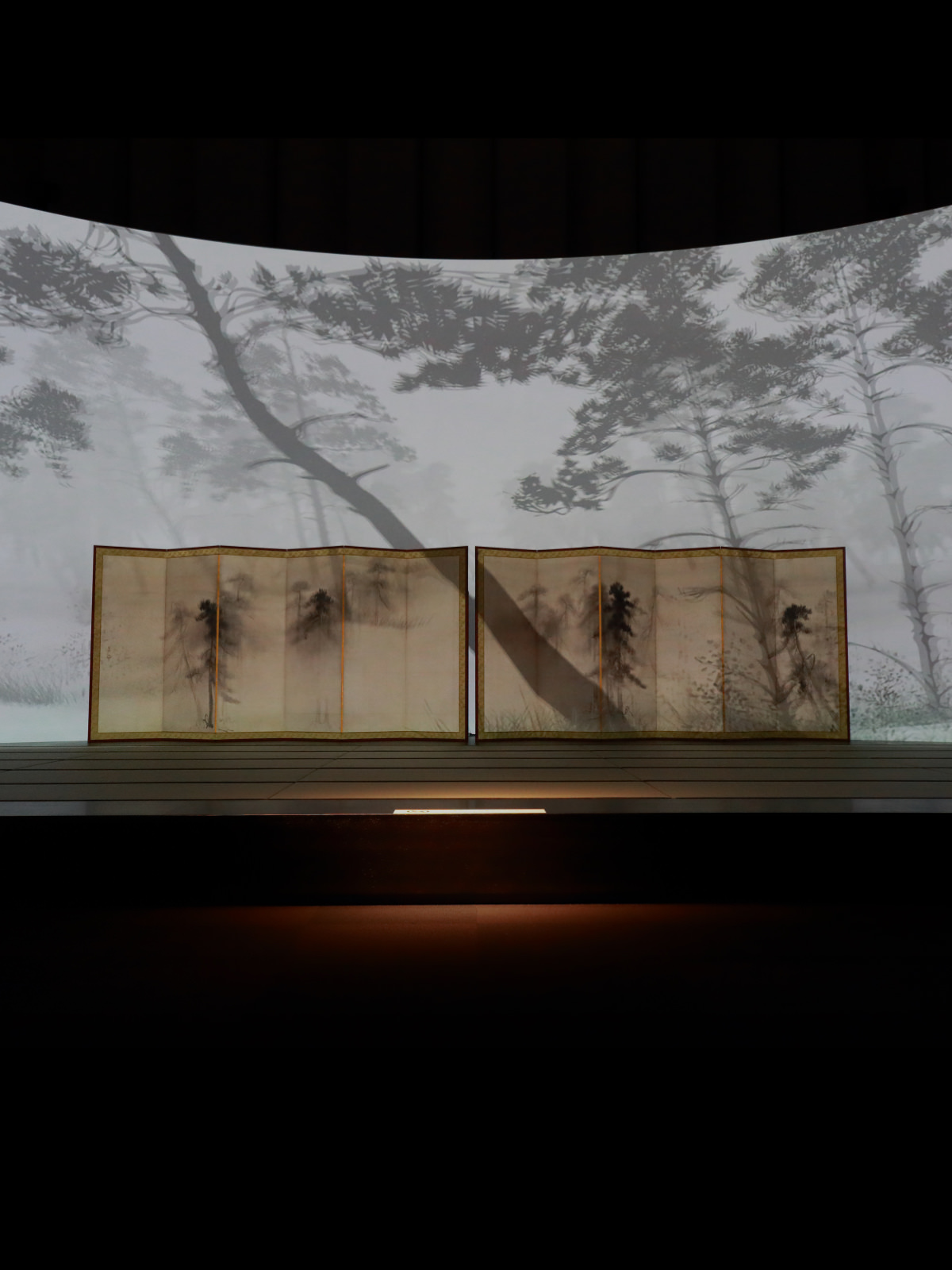 Family Gallery: Diving into Screen Paintings: A New Way to Experience Japanese Art