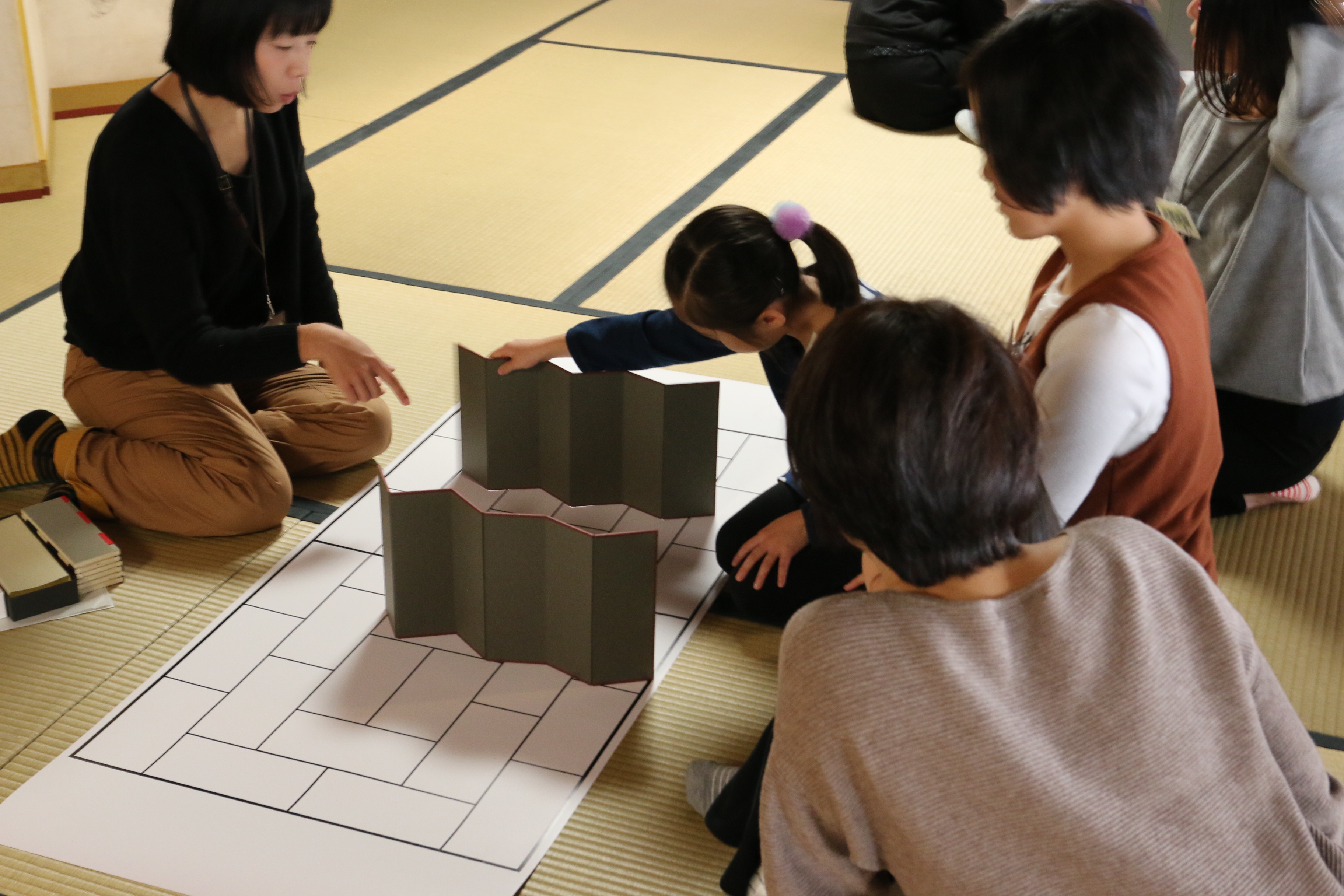 Participants think about how to arrange the screens