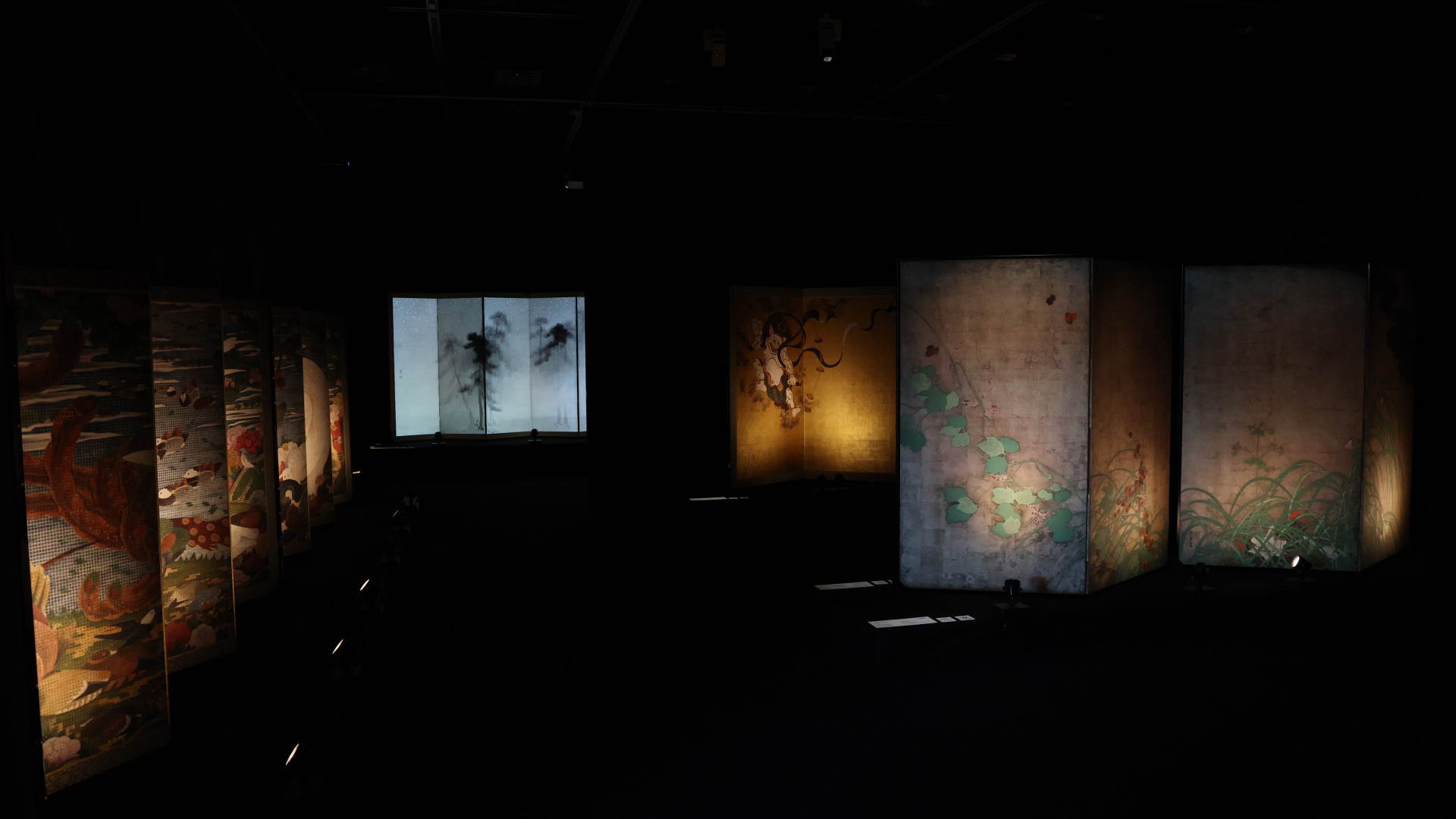 The Beauty of Japanese Culture through High Resolution Facsimiles