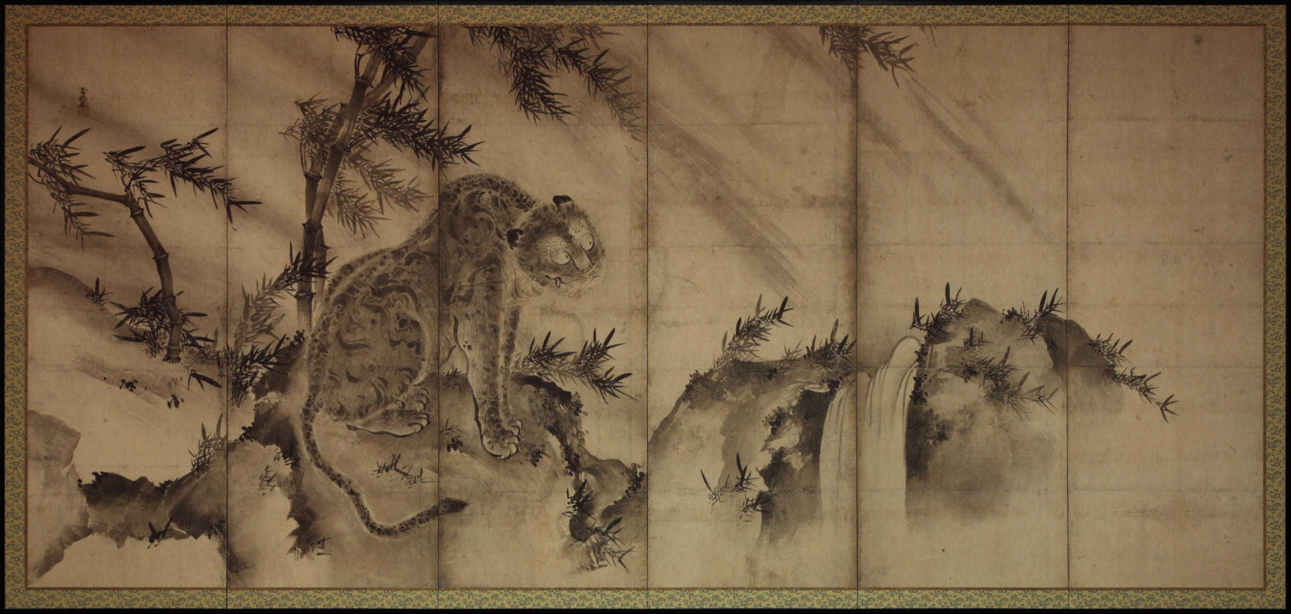 Dragon and Tiger left screen