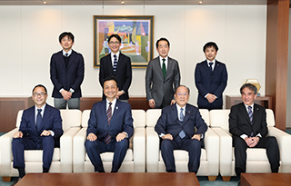 日本の特許庁長官との集合写真