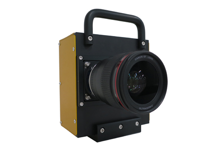 新開発のCMOSセンサーを搭載した試作カメラ<br>＊EF35mm F1.4L USM装着時