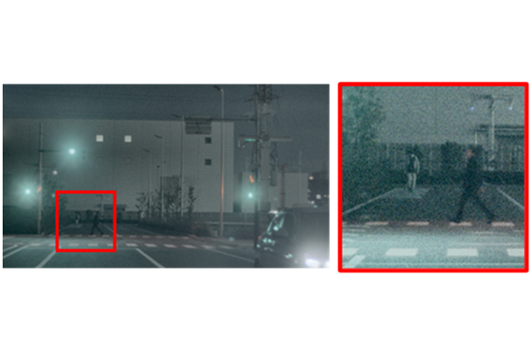0.1luxの低照度下で120m先の歩行者を検知することが可能