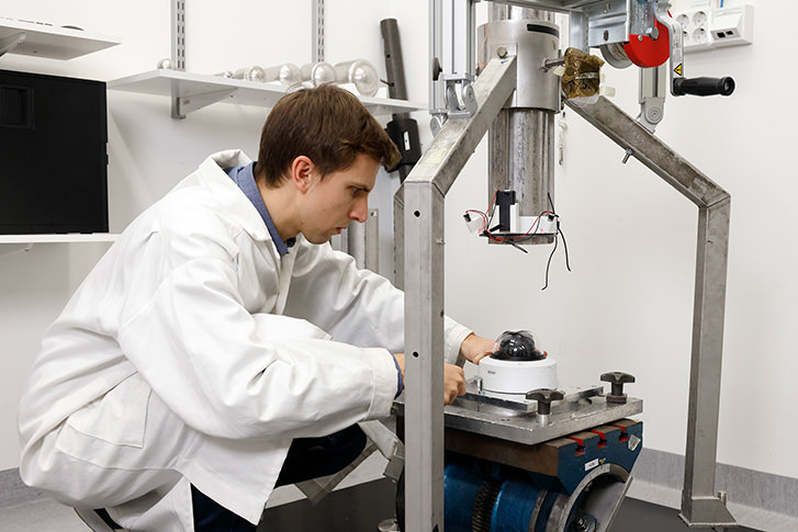 堅牢性のテストの様子