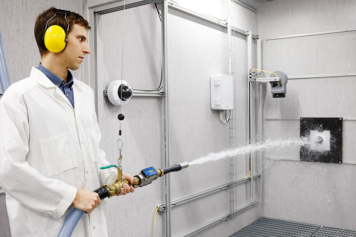 堅牢性のテストの様子