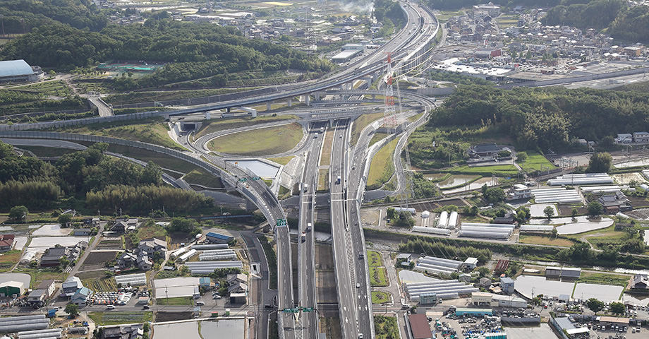 社会インフラとして重要で不可欠な道路