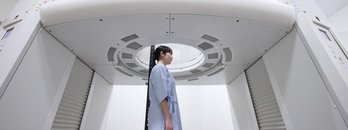 立ったまま撮影できるCT装置のメインビジュアル