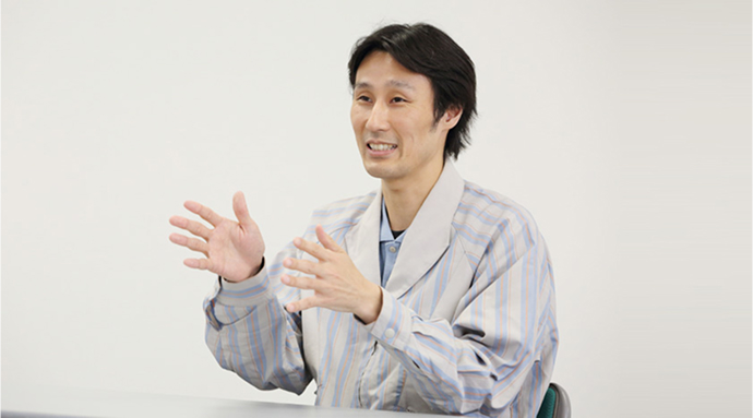 開発者のインタビュー画像です。