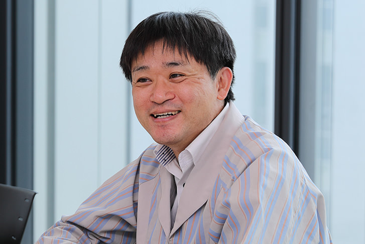 開発者のインタビュー画像です。