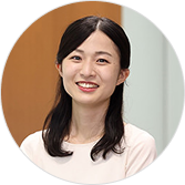 澤野理花（サワノリカ）のポートレート画像です。