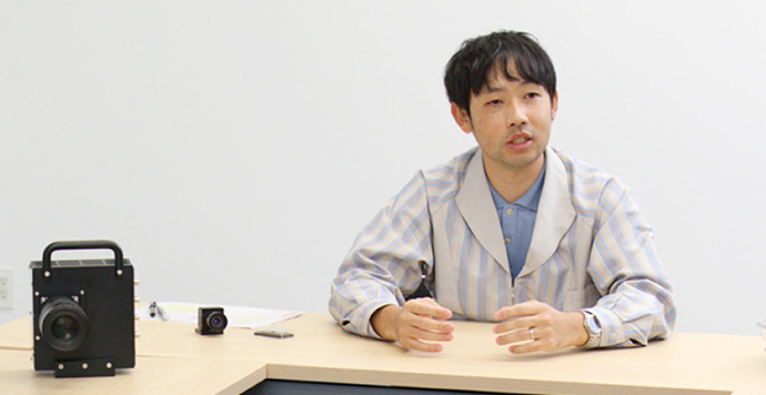 開発者のインタビュー画像です。