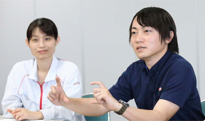 開発者のインタビュー画像です。