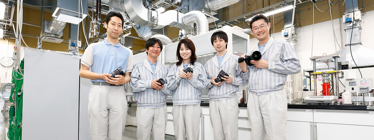 「高性能レンズを生み出す生産技術」開発秘話のメインビジュアル