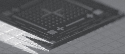 積み重ねた半導体チップイメージ