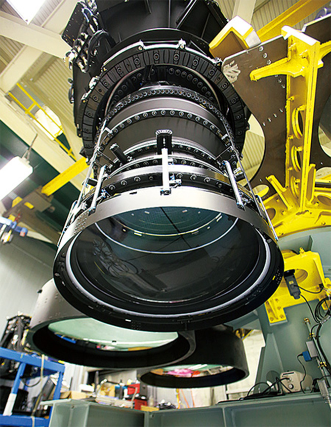 HSCに取り付けられた主焦点補正光学系画像