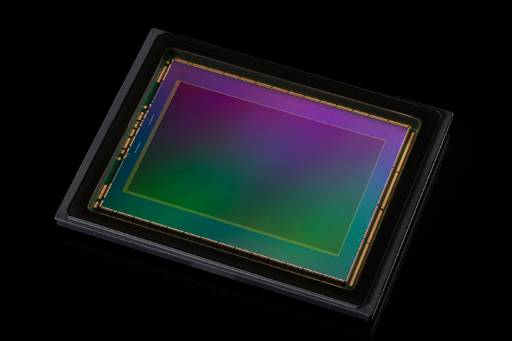 約4500万画素の新型CMOSセンサー