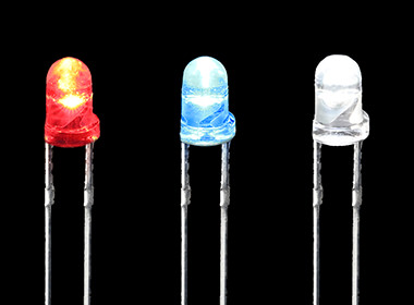 世界中で大かつやく。「LED」のなぜ？どうして？