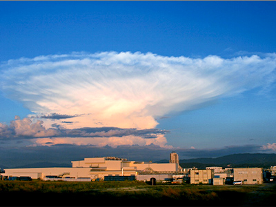 かなとこ雲とよばれるじょうたいの積らん雲 出典：札幌管区気象台ホームページ