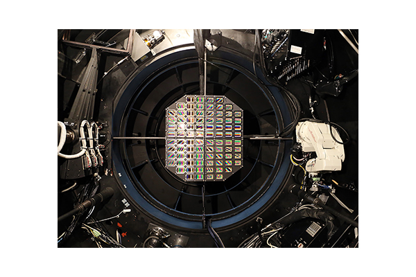 キヤノンの超高感度CMOSセンサー84個を搭載したトモエゴゼンカメラ