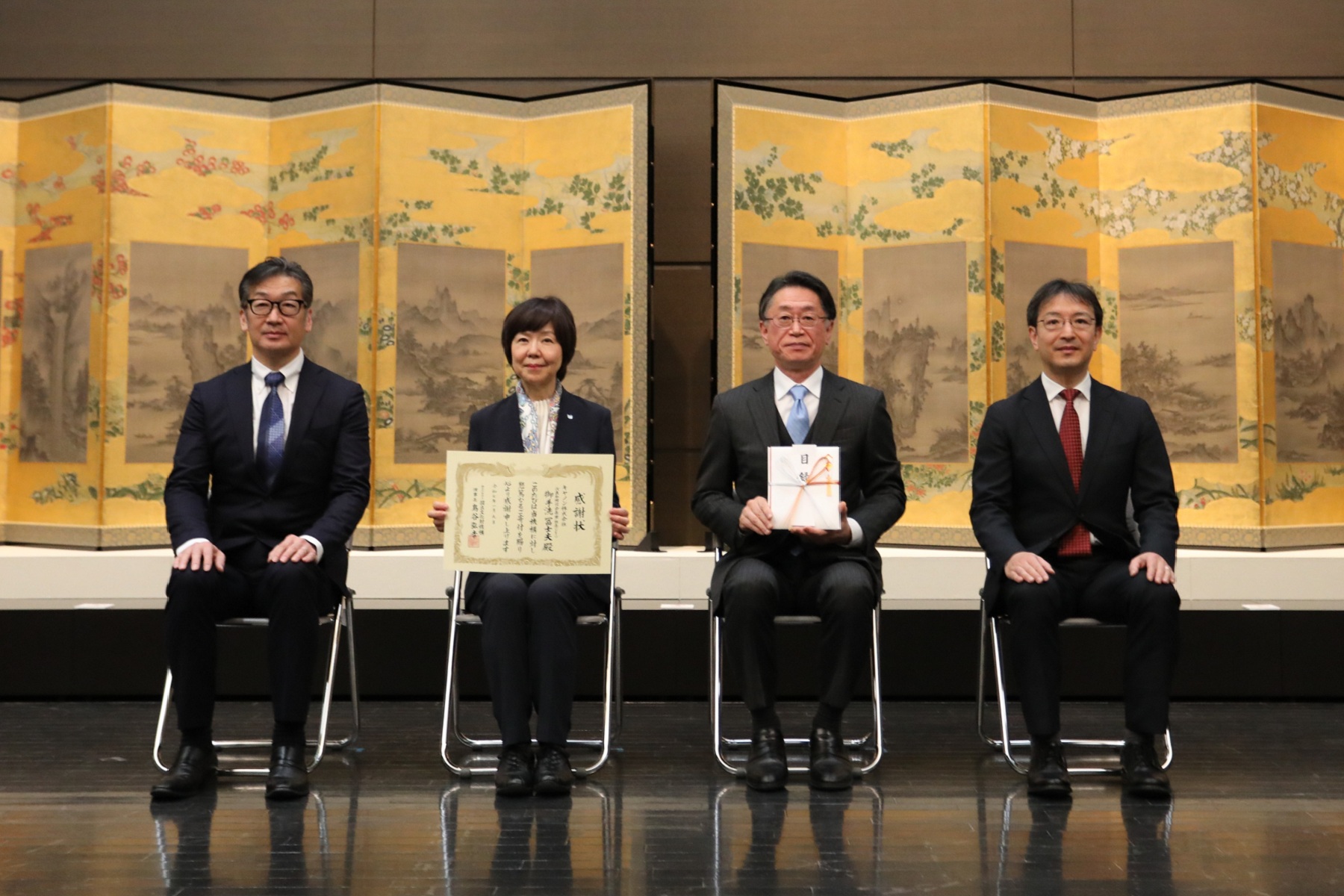 九州国立博物館での受贈式の様子