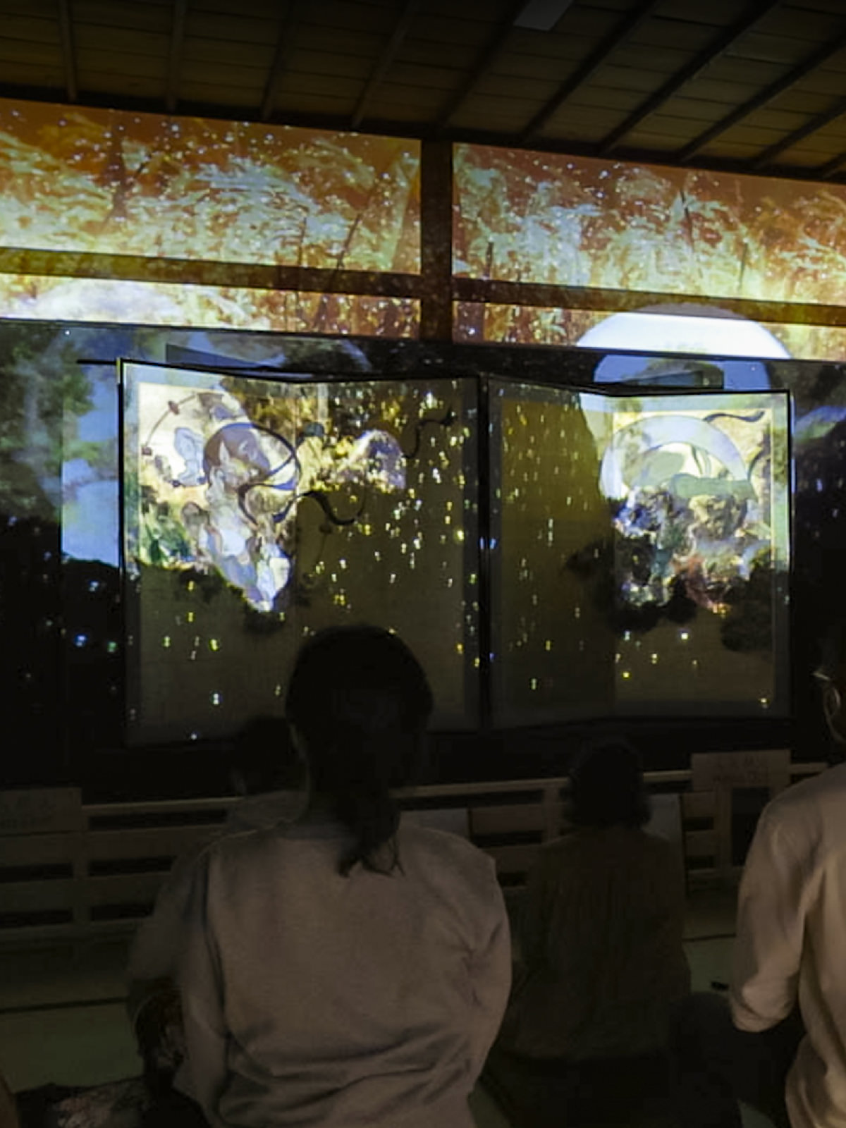 京都・建仁寺で開催した映像体験イベント「ヨルZEN（禅）」にて「風神雷神図屏風」の高精細複製品にプロジェクションマッピングを実施