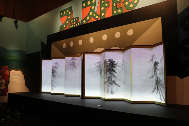 「松林図屏風」の高精細複製品を使用した展示