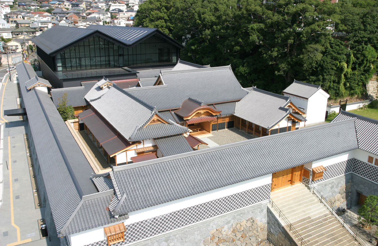 長崎歴史文化博物館外観