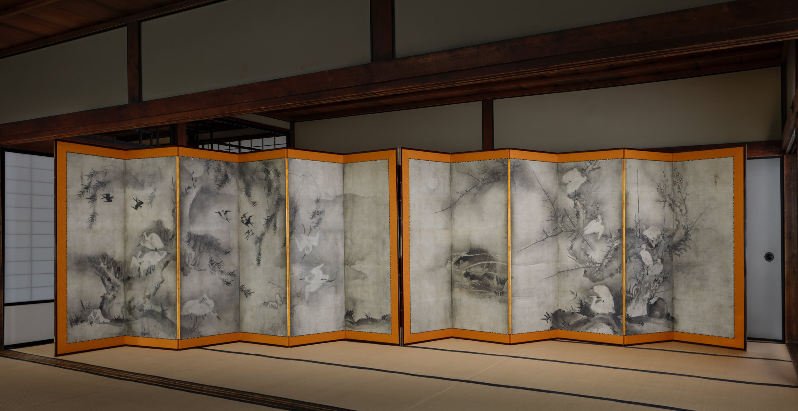 花鳥図屏風 展示の様子